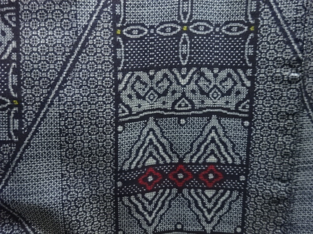 JAPANESE KIMONO / ANTIQUE KIMONO / SILK / DOROZOME / OSHIMA TSUMUGI / WOVEN GEOMETRIC